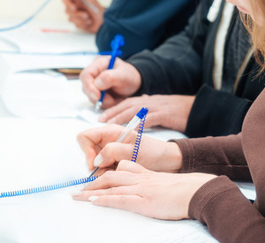 Mehrere Personen füllen gleichzeitig Daten aus