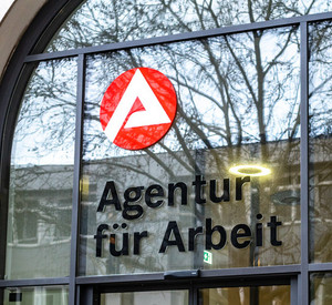 Außenseite eines Arbeitsagentur Gebäudes
