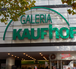 Außenseite des Galeria Kaufhof Gebäudes in Mainz